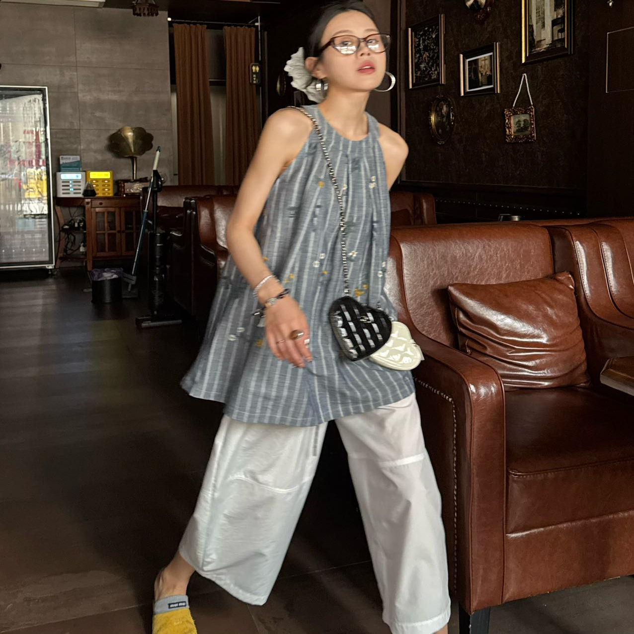 以十七胶囊新品花开漫野挂脖背心吊带25年秋Y531013——1390