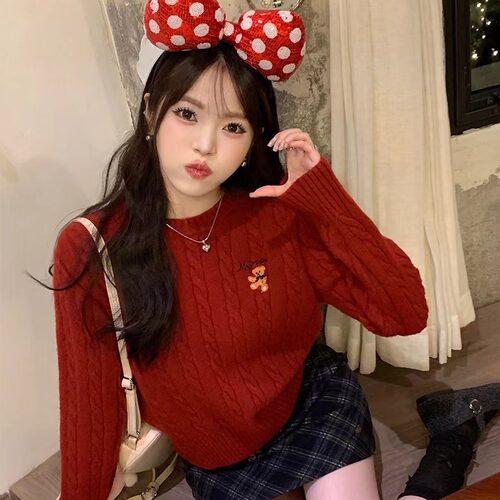 爱丸丸苏三三圆领麻花毛衣女秋冬2025新款慵懒针织衫刺绣小熊上衣