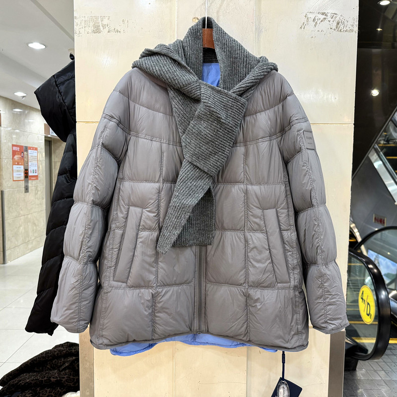 D58830 设计感针织围巾领撞色休闲宽松A字一手长减龄羽绒服冬装