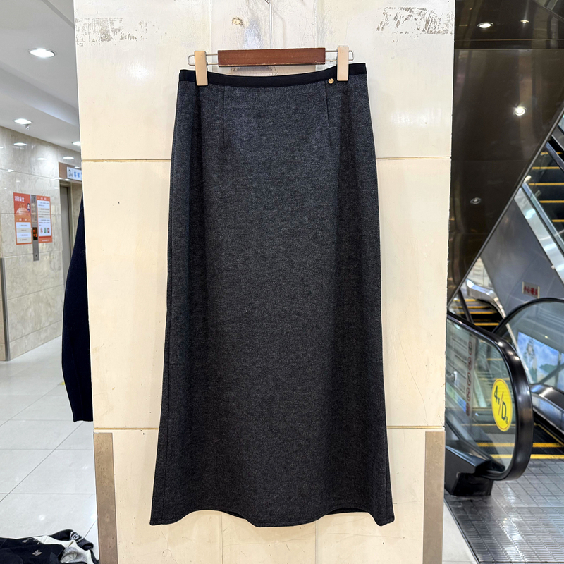 艾妮莉835093 一粒贝壳扣松紧高腰后开叉羊毛中长半身裙包裙秋冬