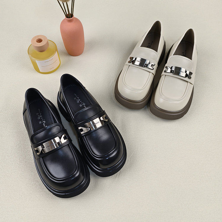 英伦风轻便一脚蹬深口单鞋女秋季2025新款金属扣时尚中跟乐福鞋,女鞋,乐福鞋（豆豆鞋）,淘宝优惠券,粉丝福利购,淘宝优惠卷