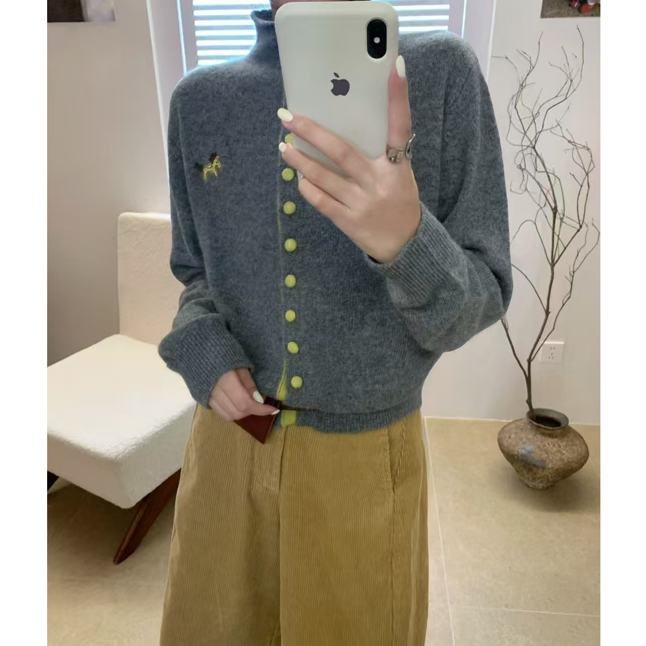 【撞色包扣小马】气质小马卡通刺绣半高领包扣针织开衫2235