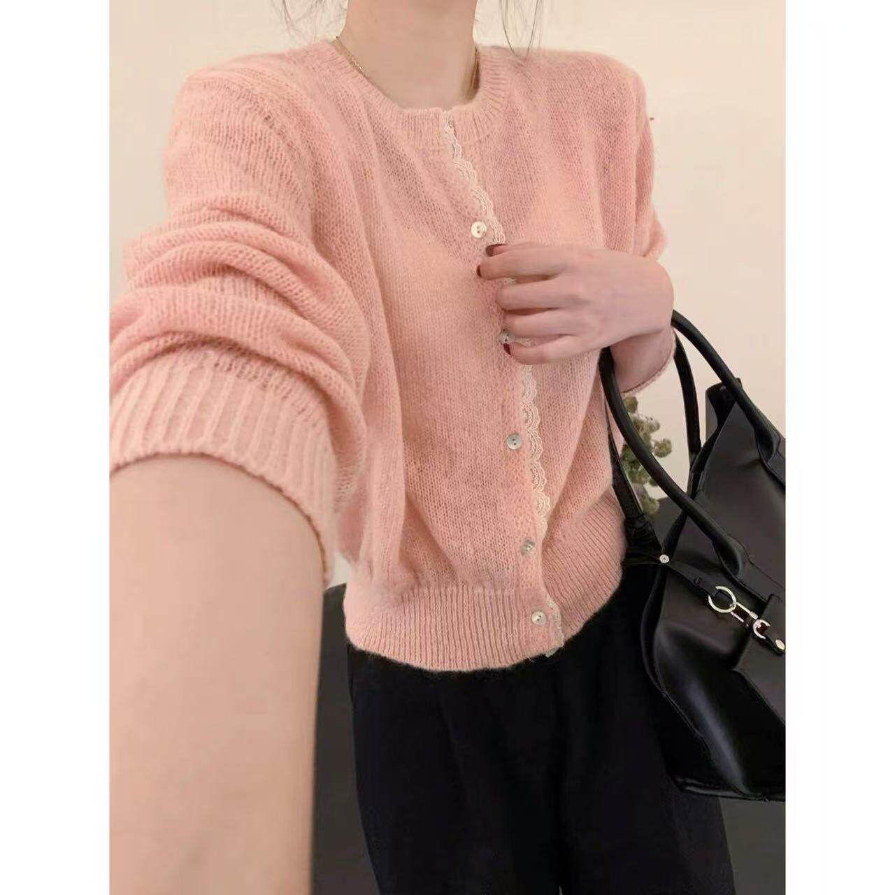 【香氛恋人】水溶蕾丝边拼接小香风马海针织开衫2789