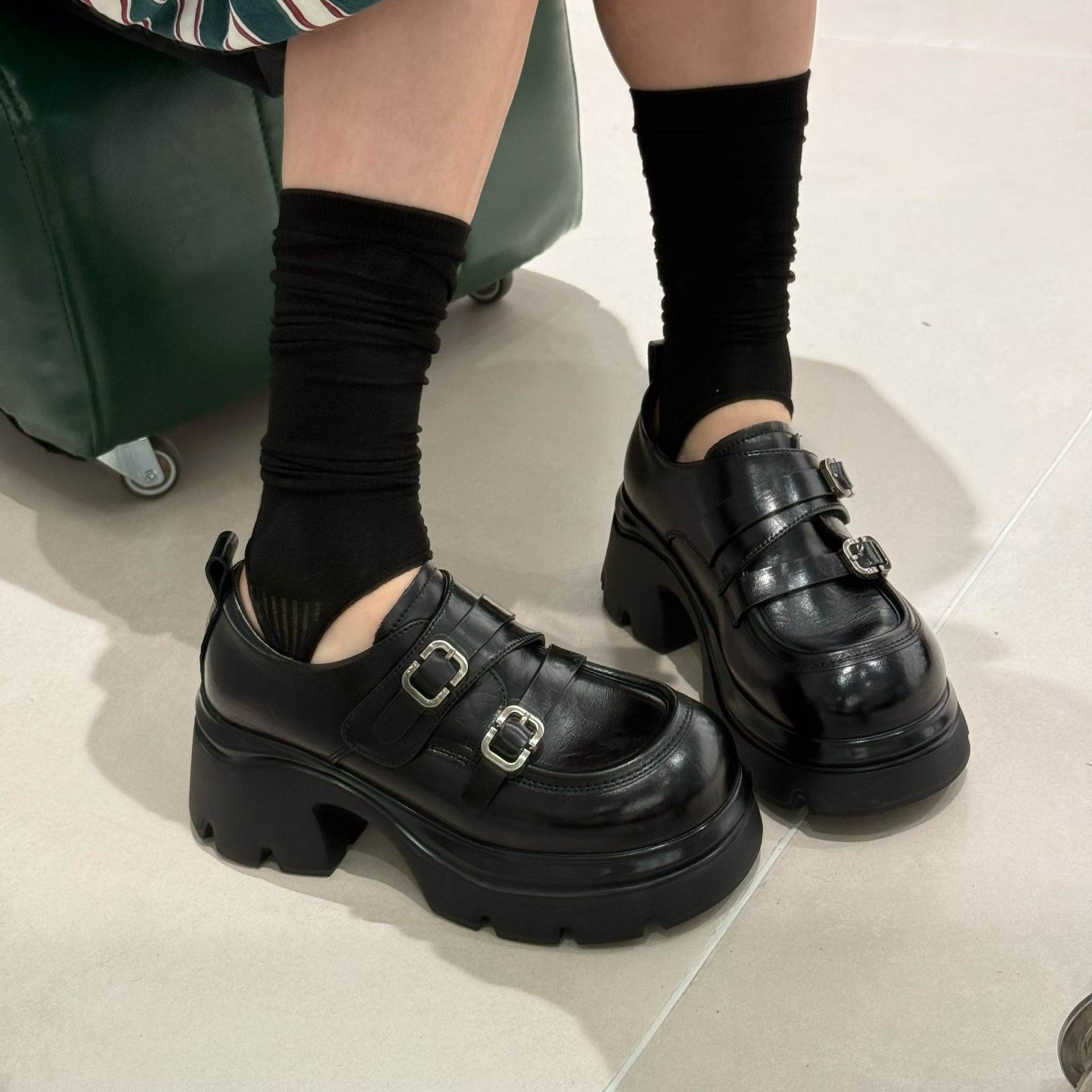 欧货厚底乐福鞋女2026年秋季新款轻奢黑色小皮鞋皮带扣粗跟单鞋子