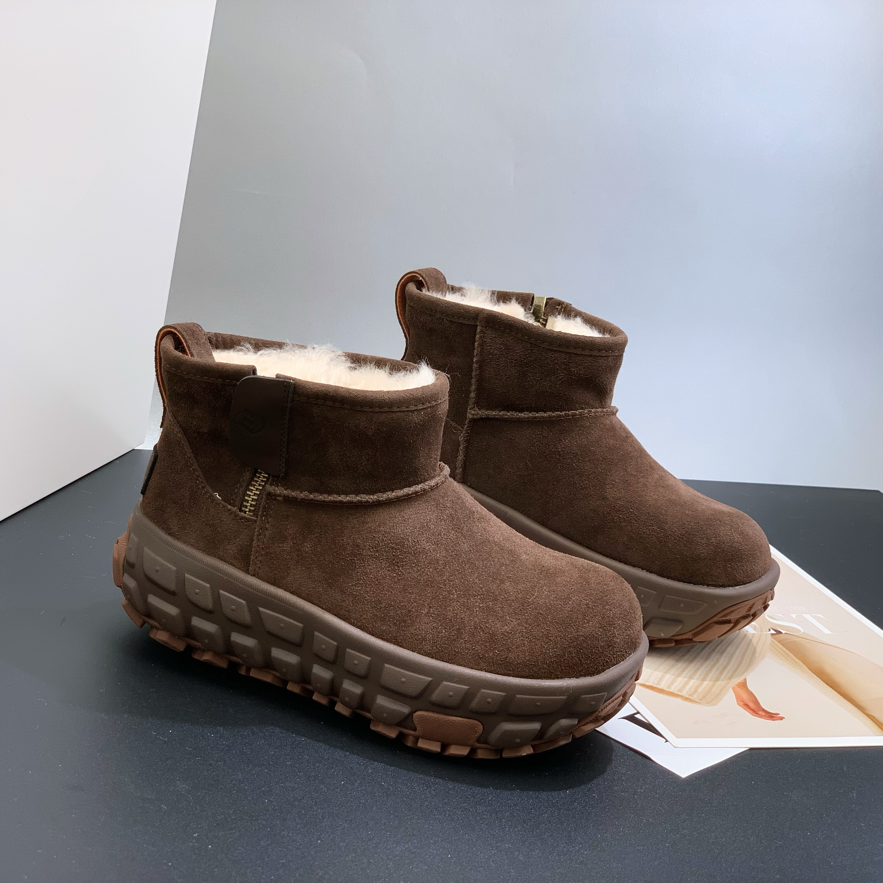 轮胎厚底雪地靴女2025新款冬季真皮短筒显瘦防滑加绒保暖东北棉鞋