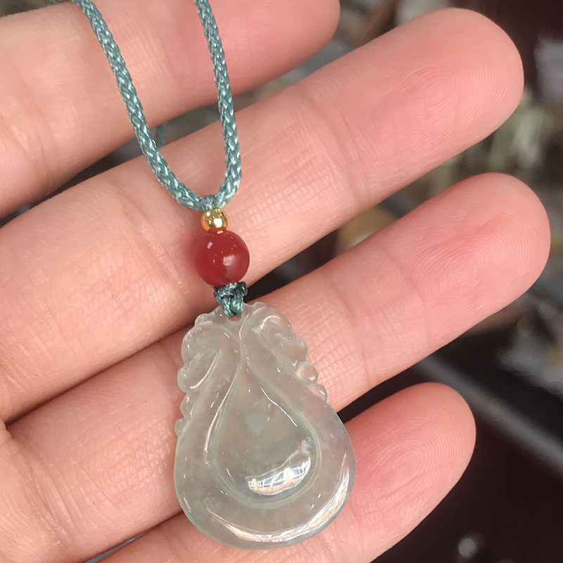 天然缅甸冰种翡翠a货水滴吊坠冰透玉石精雕爱心挂件简约锁骨链子