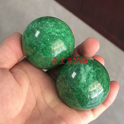 天然绿色玉石手球翡翠色干青满绿实心球保健球手部按摩健身球把玩