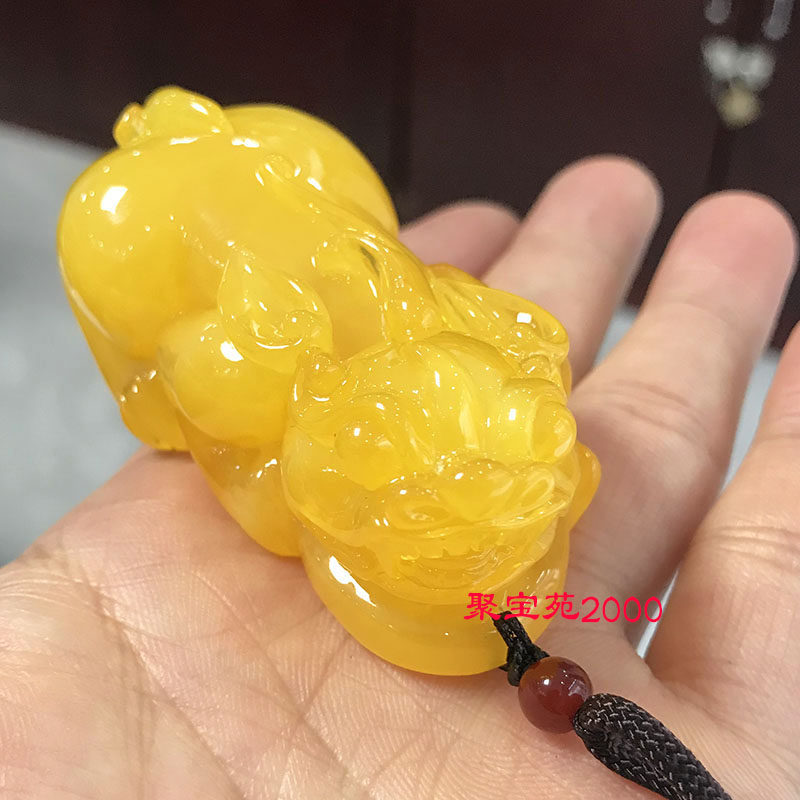 蜜蜡貔貅吊坠男女士鸡油黄皮休坠子项链二代琥珀蜜蜡招财貔貅挂坠
