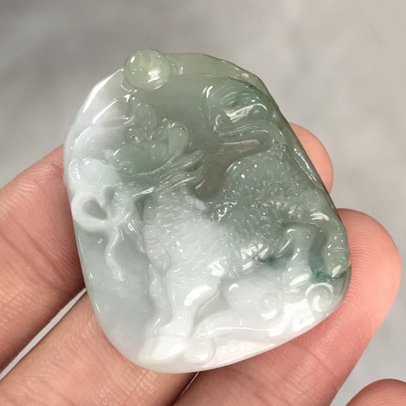 玉麒麟吊坠男女玉石项链翡翠A货玉坠平安招财玉器麒麟神兽玉牌子