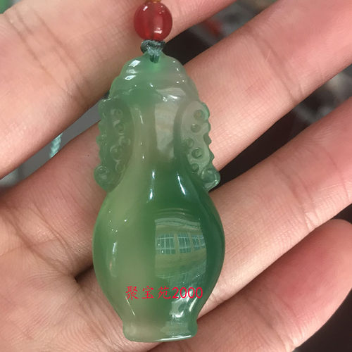 天然绿玉髓花瓶吊坠白玛瑙平安瓶挂件男女玉石平安葫芦玉坠毛衣链