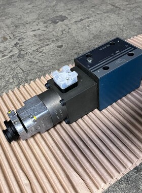 1x Bosch Rexroth 0811403002 4/2-Wege-Proportional-Hydraulikv