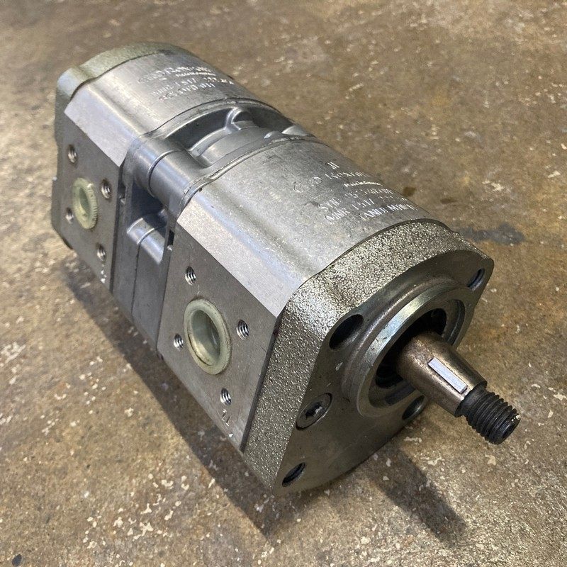 1x Bosch Rexroth AZPFF-12-008/004R 8ccm/4ccm rechts 05104650