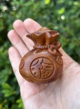 天然陈化料崖柏木雕刻钱袋子福袋文玩手把件挂件随身把玩桌面摆件
