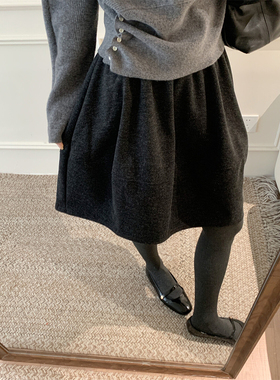 2025新款秋冬季韩系好看千金风a字短款灰色花苞毛呢半身裙子女士