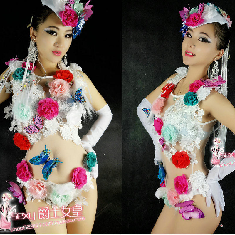 欧美走秀女歌手白色连体衣蝶恋花图片