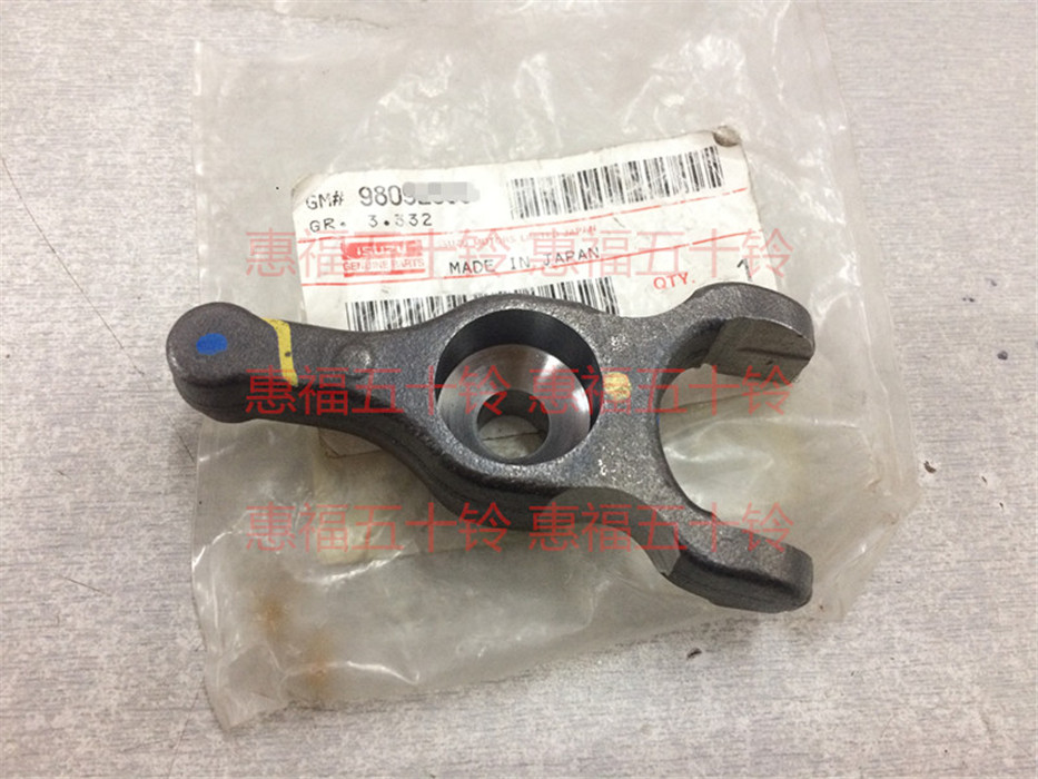 五十铃 喷油嘴卡块 压块  4JJ1 日立住友凯斯 三一135 日本进口