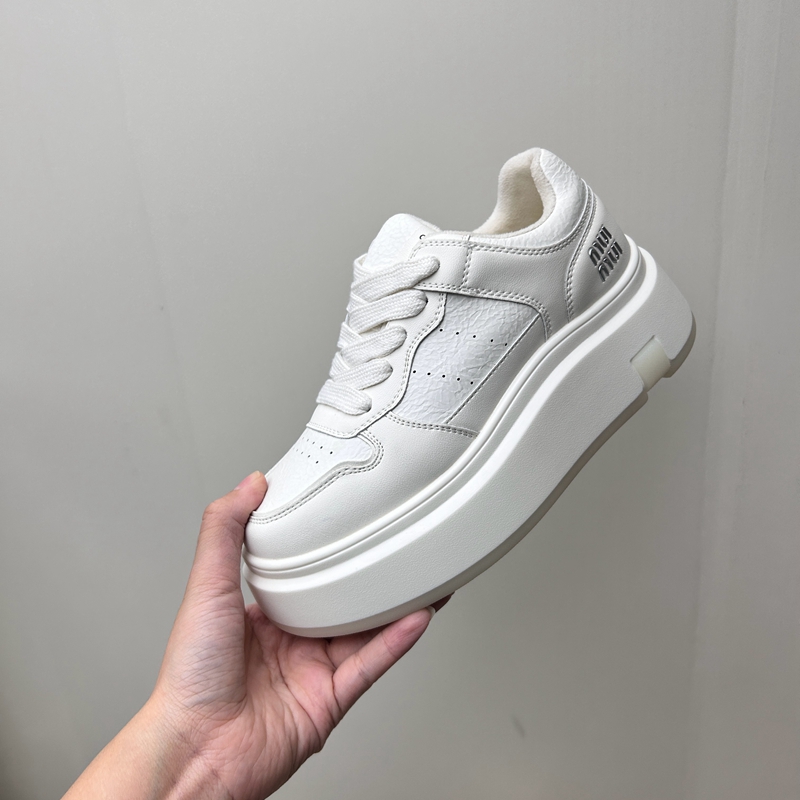 工厂断码真皮运动鞋女2025秋季新款系带厚底增高女板鞋加棉36