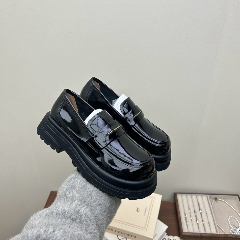 2025工厂春季断码真皮女鞋