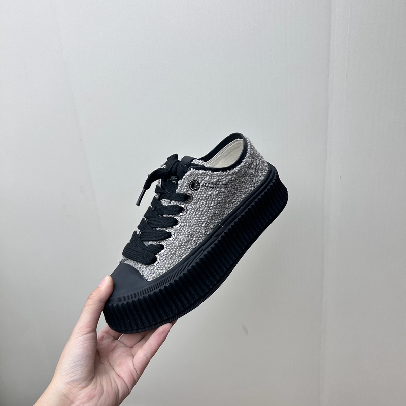 工厂断码pu运动鞋女2025秋季新款潮感设计厚底增高女板鞋