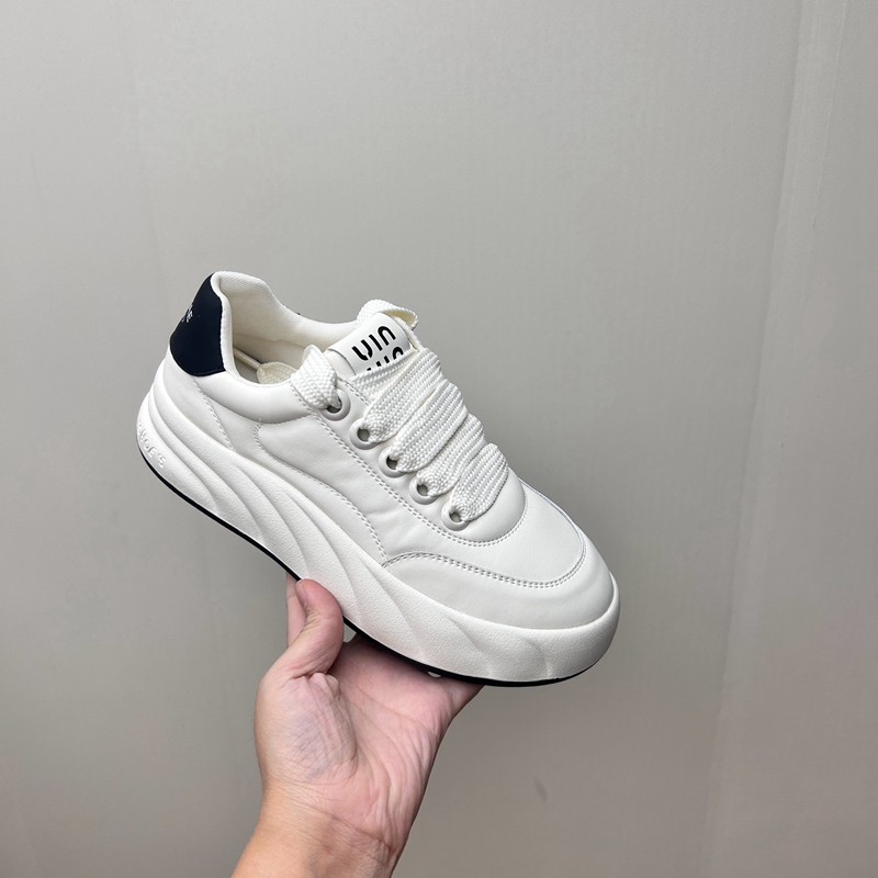 工厂断码真皮运动鞋女2025秋季新款系带松糕底圆头厚底增高女板鞋