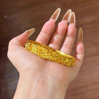 金店同款立体錾刻牡丹花宽手镯仿真黄金结婚订婚五金首饰假三金
