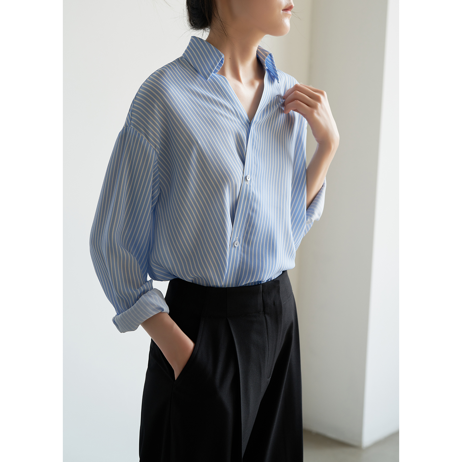 蓝白条纹日式轻薄舒适长袖衬衫