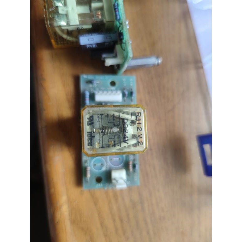 日本 idec 和泉 继电器 RH2V2 - U DC24V议价
