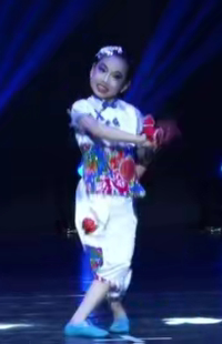 《小保姆》小小舞蹈家桃李杯小荷风采舞蹈服饰道具定制