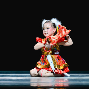 布老虎中国舞(独舞)舞台演出舞蹈服装舞蹈传统民族服饰舞台