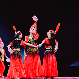 鼓 声 响 起 的 地 方中 国 舞 ( 群 舞 )民族风舞台演出传统服饰