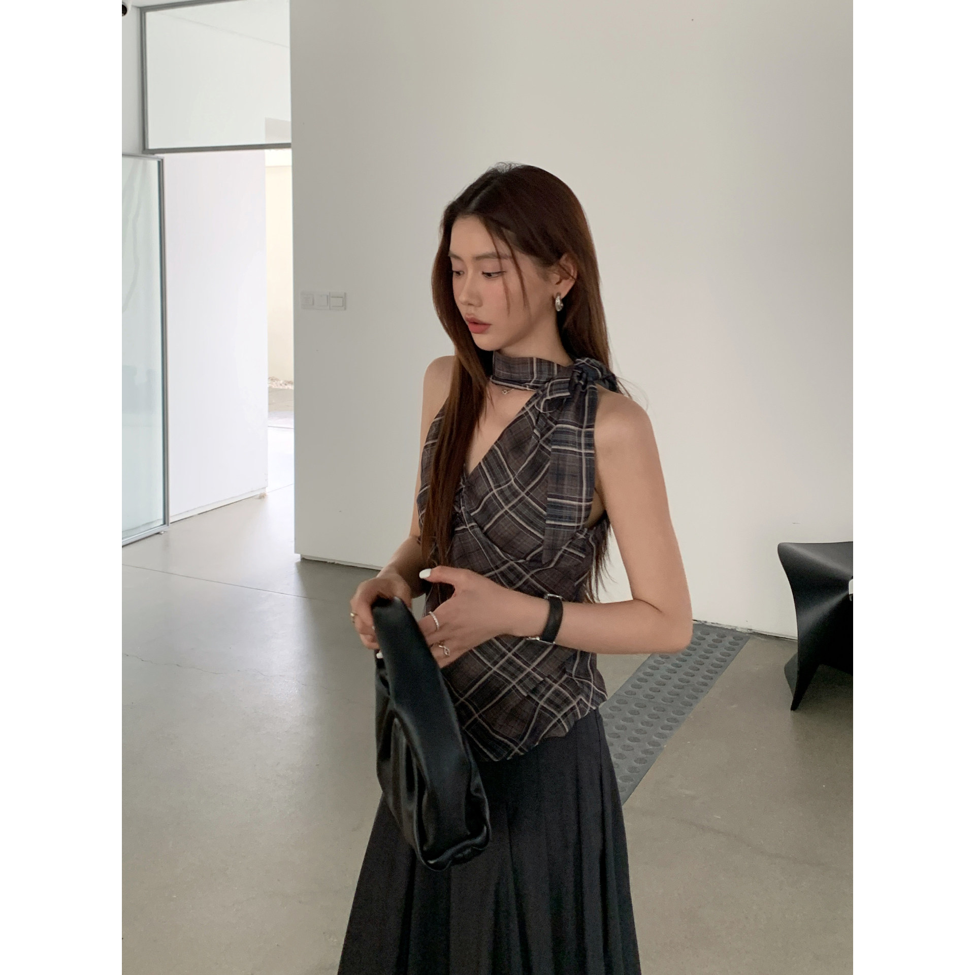 Halo Luu 棕色V领马甲女夏季新款挂脖格纹吊带背心气质无袖小衫