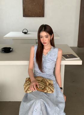 Halo Luu 浅蓝色v领连衣裙女夏季新款中长款无袖收腰设计感背心裙
