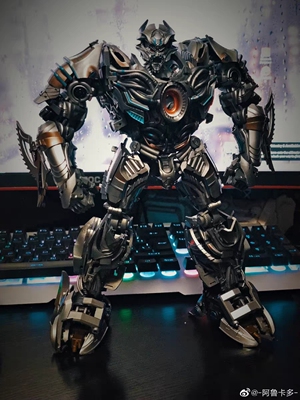 UT R04合金初惊破天Unique Toys格威龙变形玩具金刚电影4合金卡车