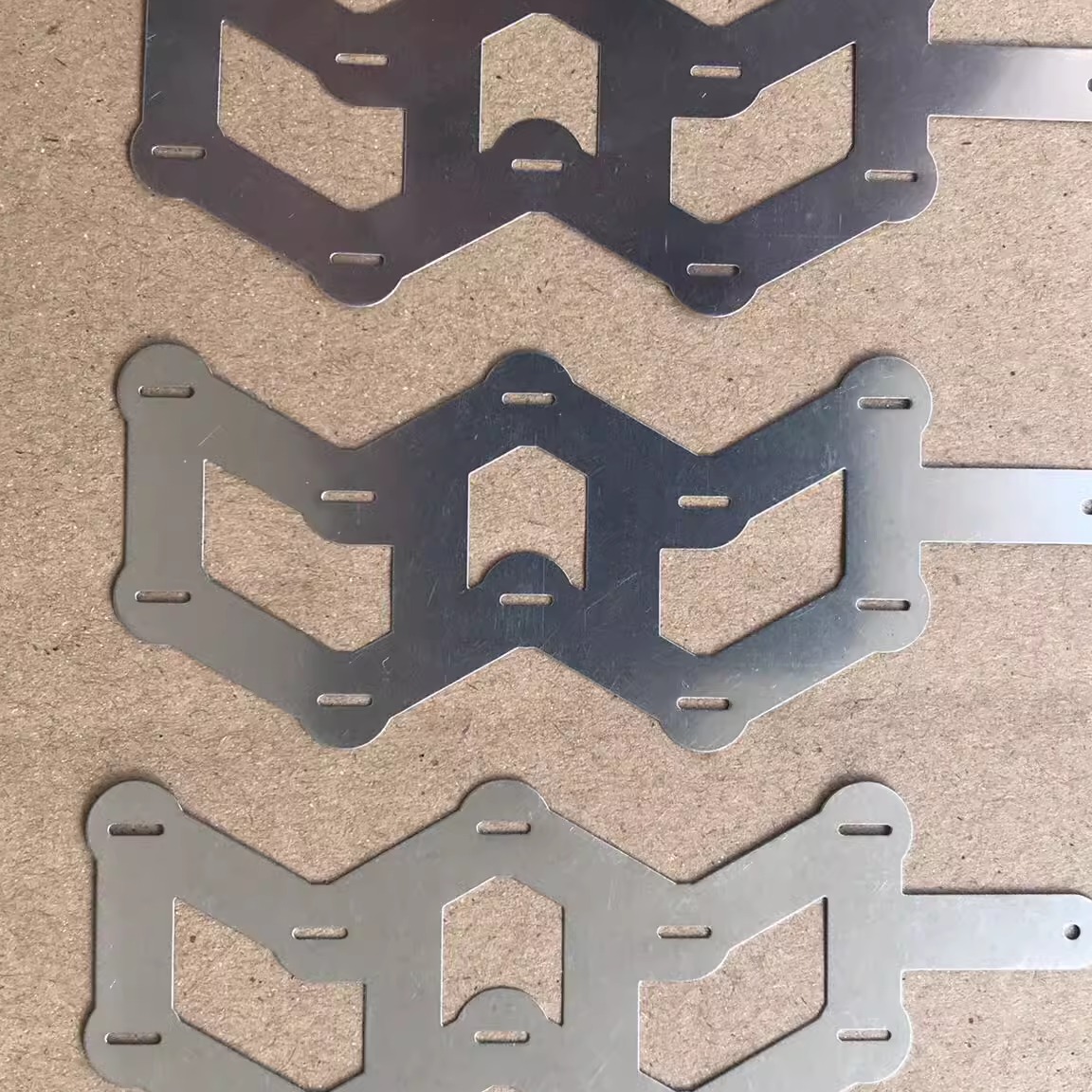 18650W型V型连接片0.15mm厚镀镍