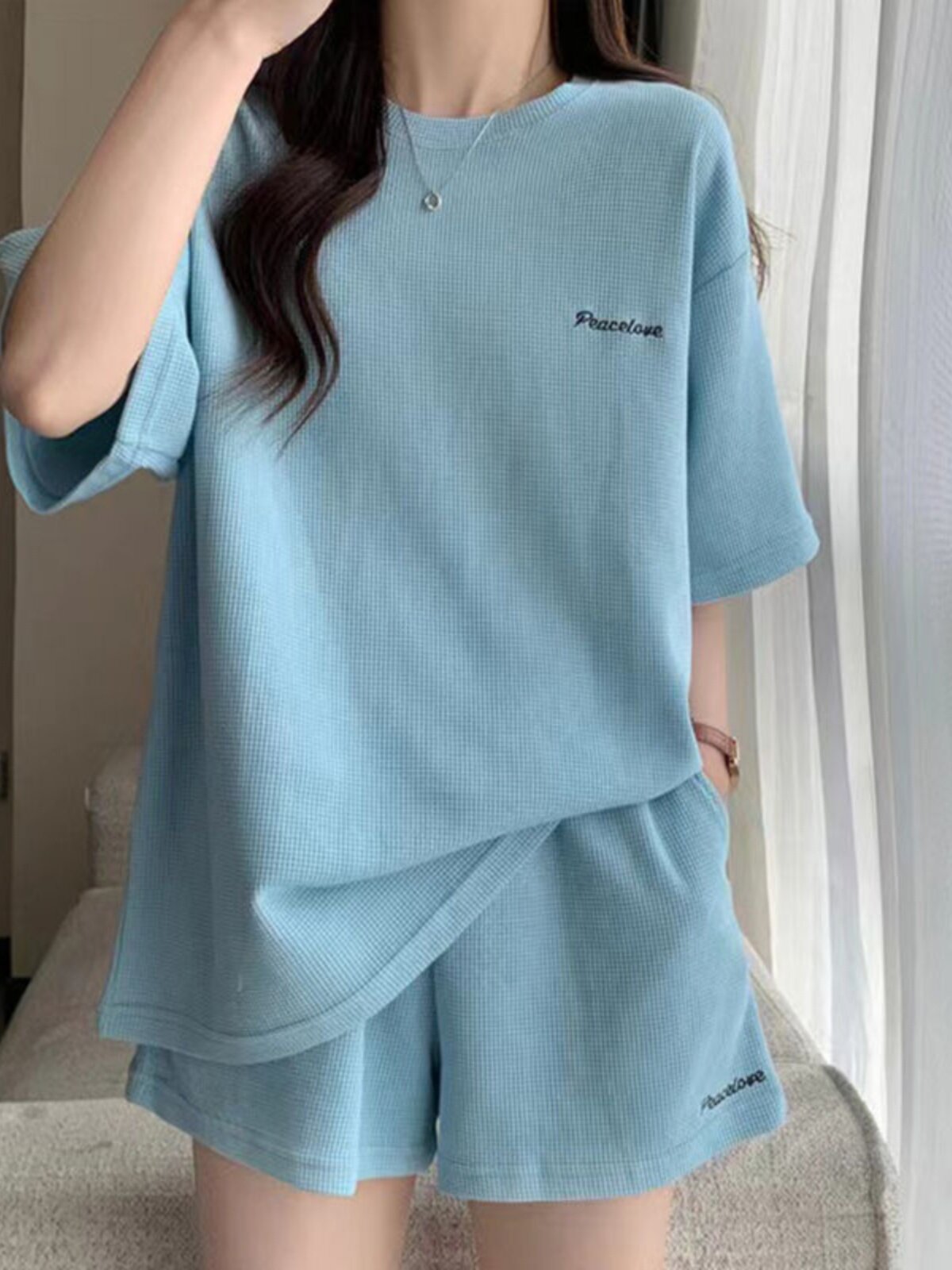 여성을위한 와플 운동복 정장 2024 여름 한국어 버전 느슨한 패션 반팔 학생 캐주얼 투피스 세트