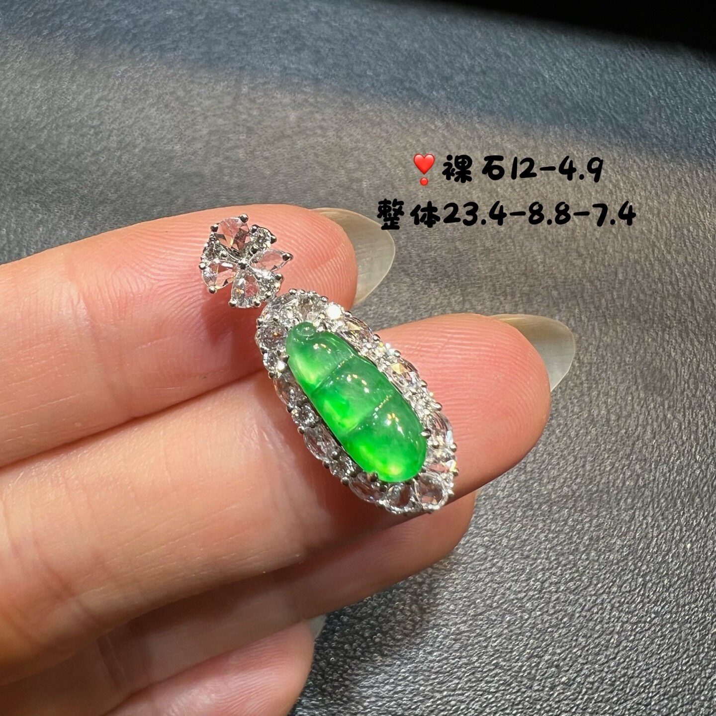 18k金钻石镶嵌高冰种起光阳绿翡翠豆子吊坠天然缅甸A货