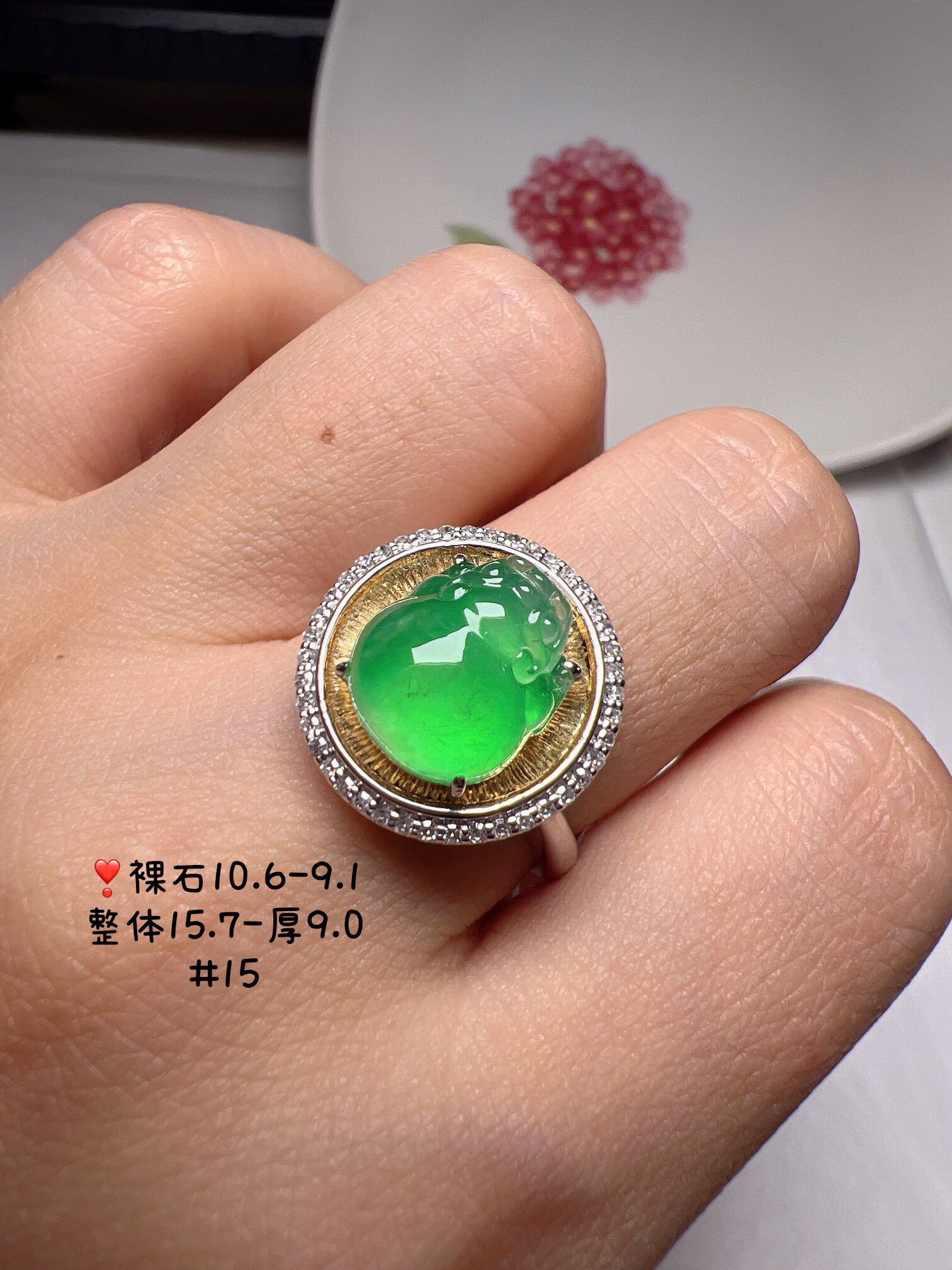 18k金钻双色金镶嵌冰种淡阳绿翡翠金蝉戒指中间金蝉可转动a货