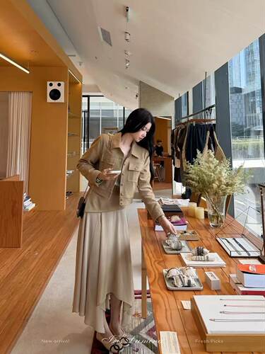9.2+「跑单限购.不褪不换」高智复古麂皮绒外套半裙套装6705