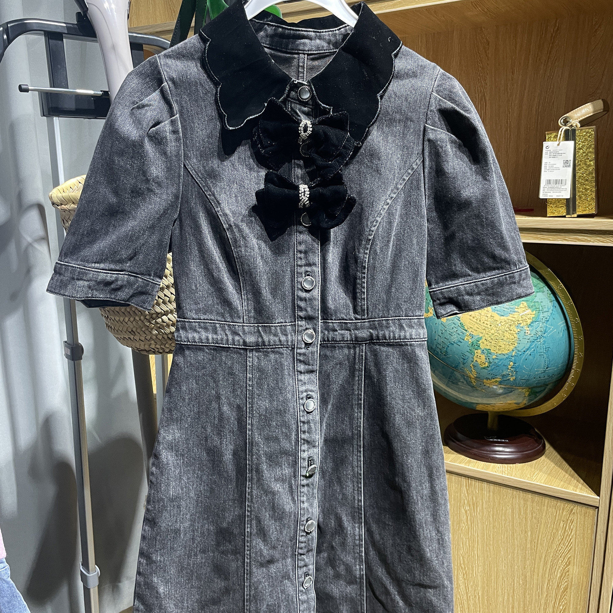 [五]兰米特卖新款女春秋甜酷风牛仔连衣裙女泡泡袖单排扣裙子潮