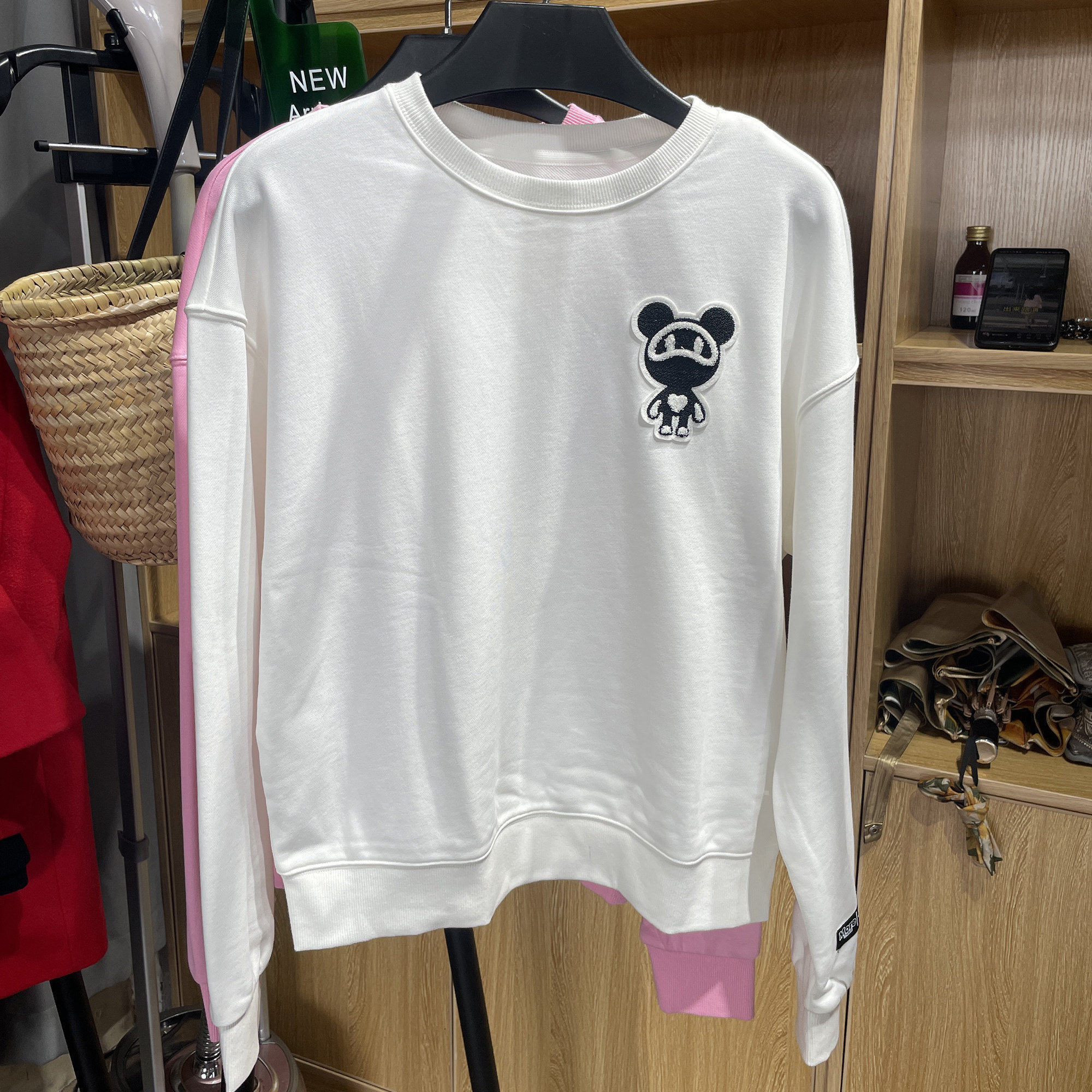 [五]兰米特卖星际熊新款女秋冬元气卫衣女宽松刺绣徽章套头衫