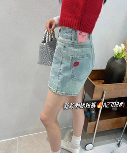 欧货白色高腰牛仔短裤女2024夏显瘦显高开叉A字阔腿热裤刺绣红唇