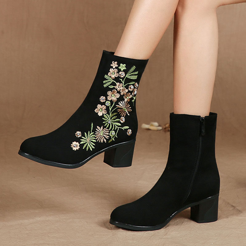 手工旗袍鞋刺绣花靴子女民族复古风短靴粗跟马丁靴单秋冬串珠女鞋