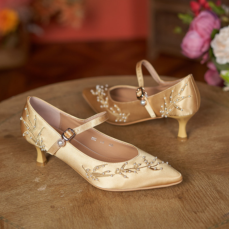 法式复古浅口婚鞋高级感优雅缎面刺绣高跟鞋配旗袍真皮尖头女单鞋