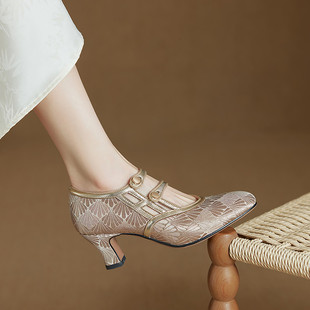 真皮中式典雅搭配旗袍的鞋子新中式民国风高跟鞋粗跟复古单鞋新款