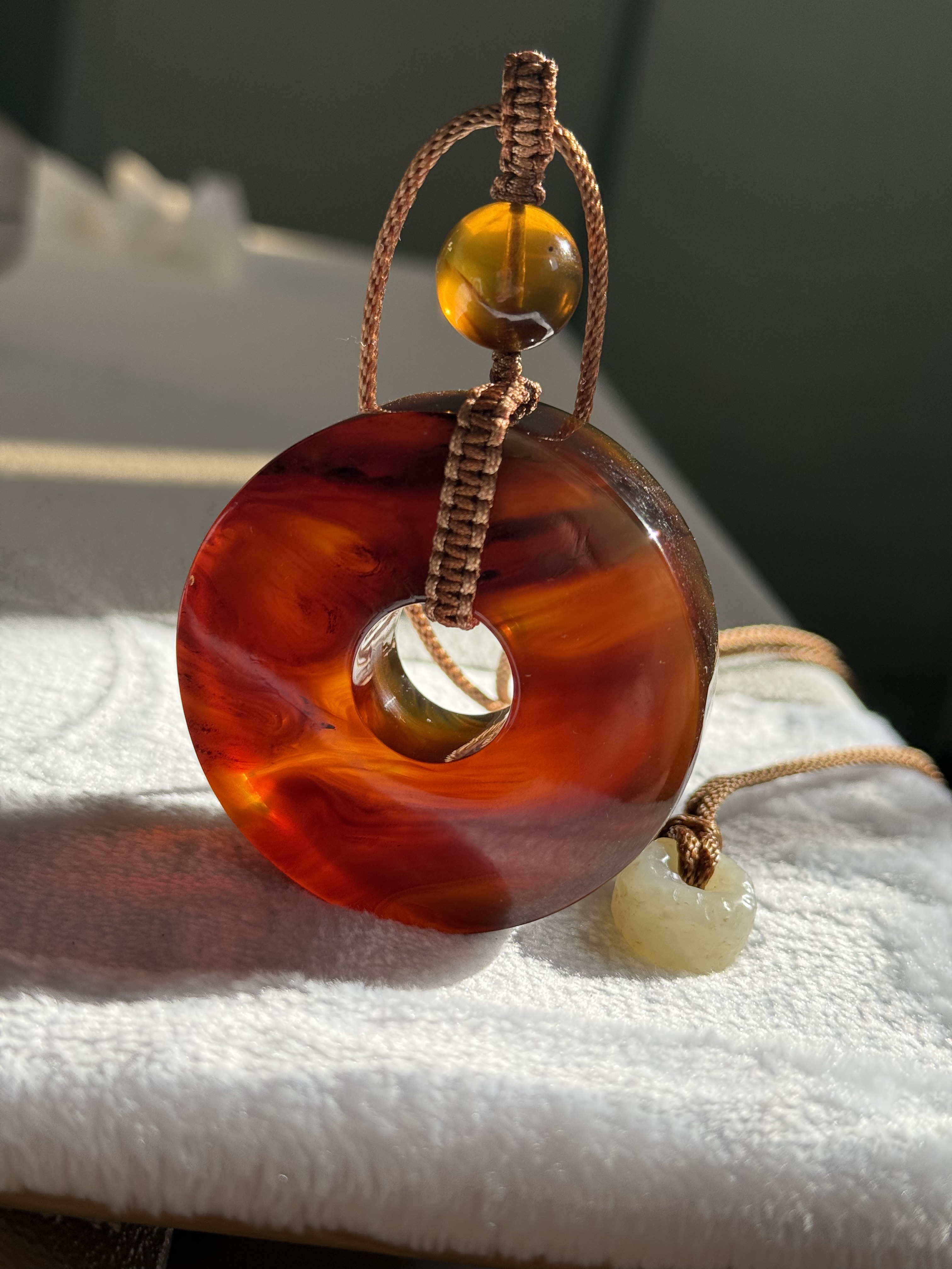 天然缅甸琥珀蜜蜡平安扣吊坠棕红蜜和氏壁毛衣链 40克 女 52*19mm