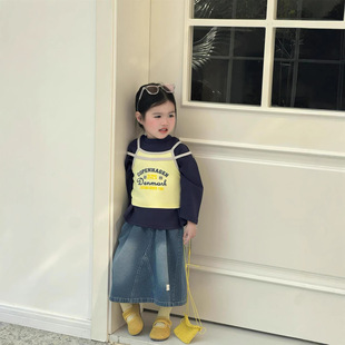 女童春款韩版休闲蓝色叠穿T恤黄色字母双吊带上衣+贴标牛仔半身裙