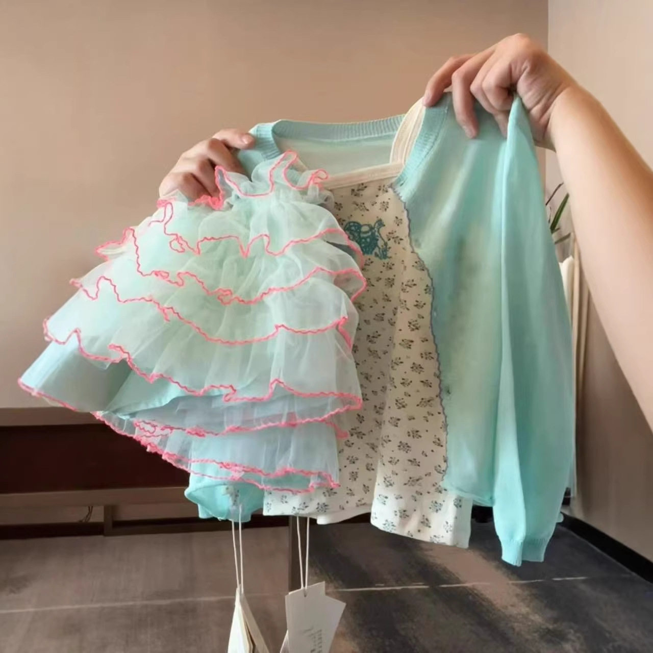 女童套装春夏季2026新款儿童针织开衫小吊带公主蛋糕裙宝宝三件套