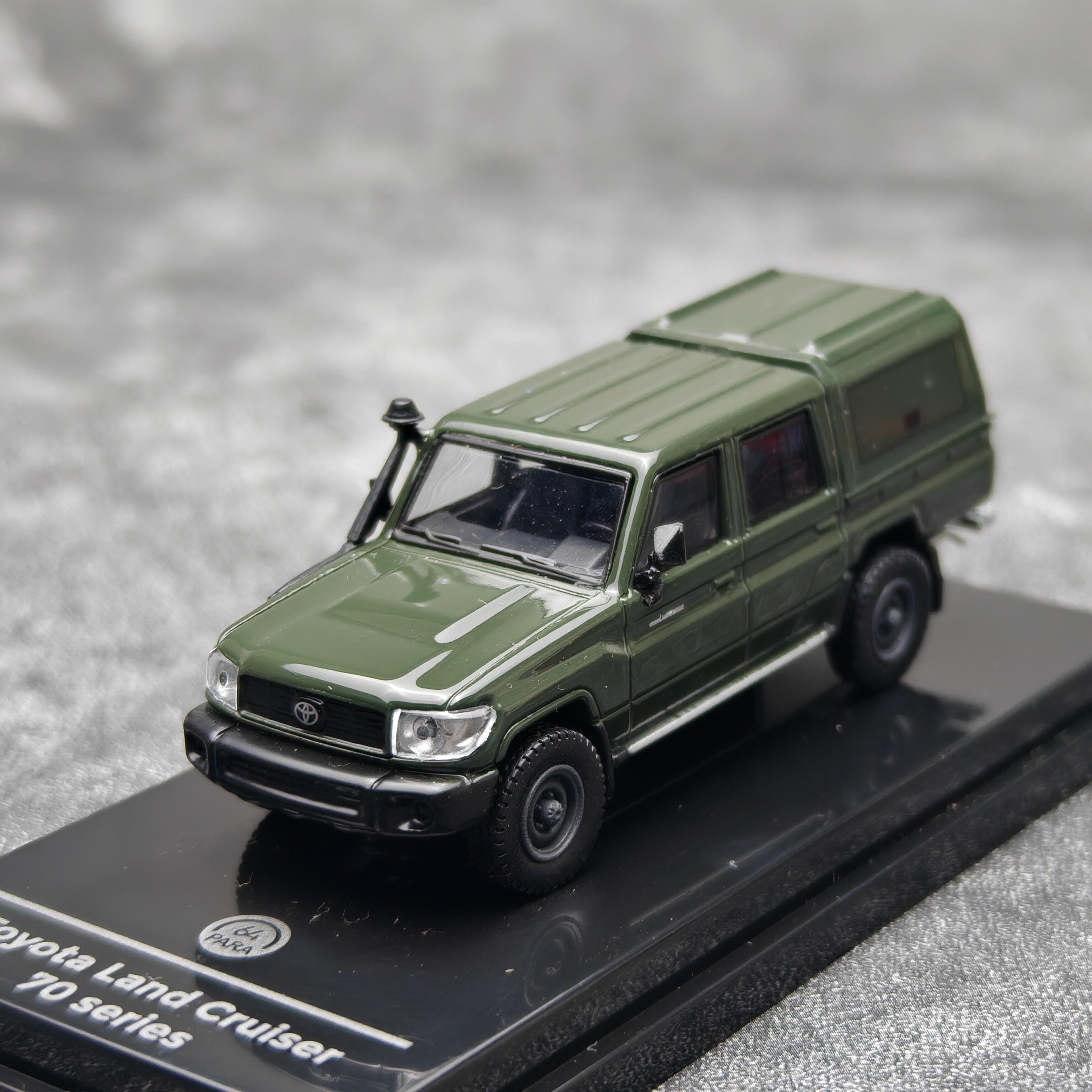 PARA 1:64 丰田 LC70 Toyota 兰德酷路泽 LC79 越野合金汽车模型
