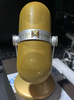 金黄色麦克风造型蓝牙双喇叭音箱古朴大方带音频线充电线包装盒