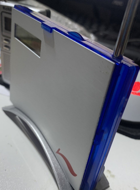 ￥32 ￥40.6 运动品牌定制款超薄透明调频收音机时钟支架时尚实用